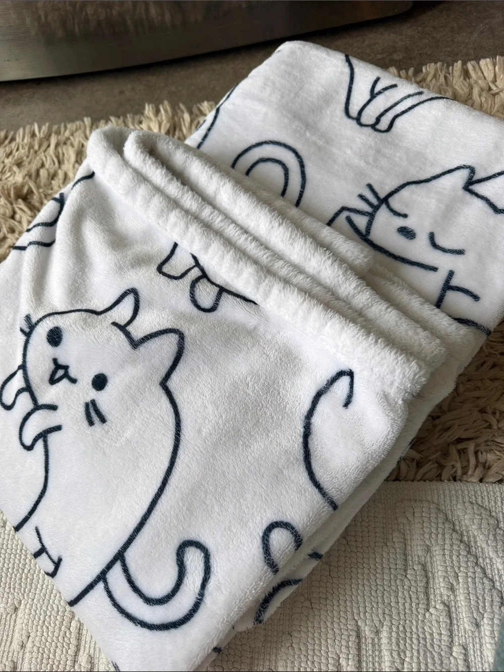 🐈‍⬛ Cute White Plush Cat Throw Blanket with Black Outline 🐈‍⬛ Cats